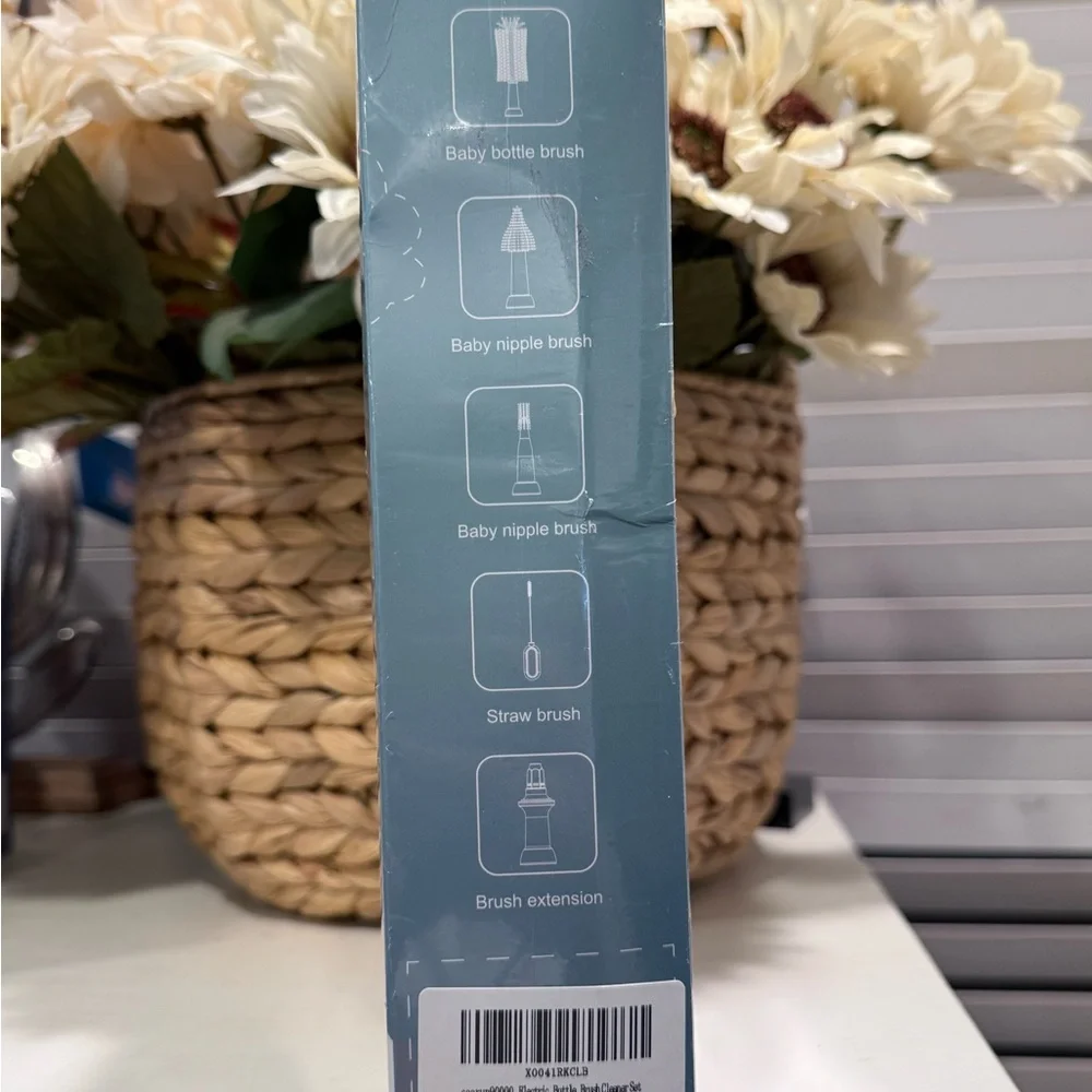 Electric Bottle Brush Set with Rotating Design - Picture 3 of 4